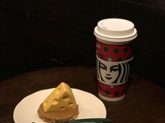 -星巴克臻选(南京金茂览秀城店)