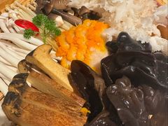 -尚尚仙·酸汤猪手·猪肚鸡火锅(华联万柳购物中心店)