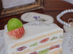 晴王葡萄无花果奶油蛋糕-black rainbow coffee