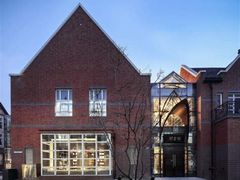 -钟书阁(松江泰晤士小镇店)