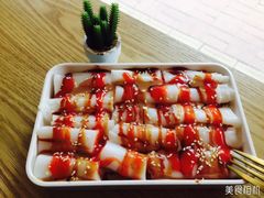混酱猪肠粉-小鱼泡芙