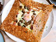 鸡蛋蘑菇熏肉荞麦可丽饼-RAC BAR(安福路店)