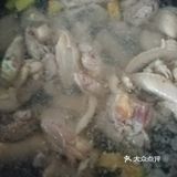 鸡肉搭配丝瓜做的丝瓜肉汤