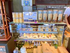 面包甜点陈列柜-了不起的考拉咖啡店(高新店)