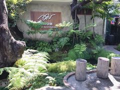 -Chom Cafe and Restaurant