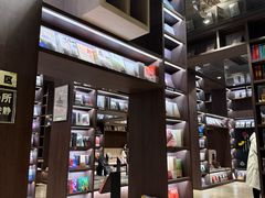 -钟书阁(群光广场店)