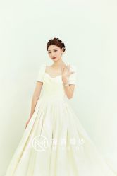 -曼青婚纱礼服馆