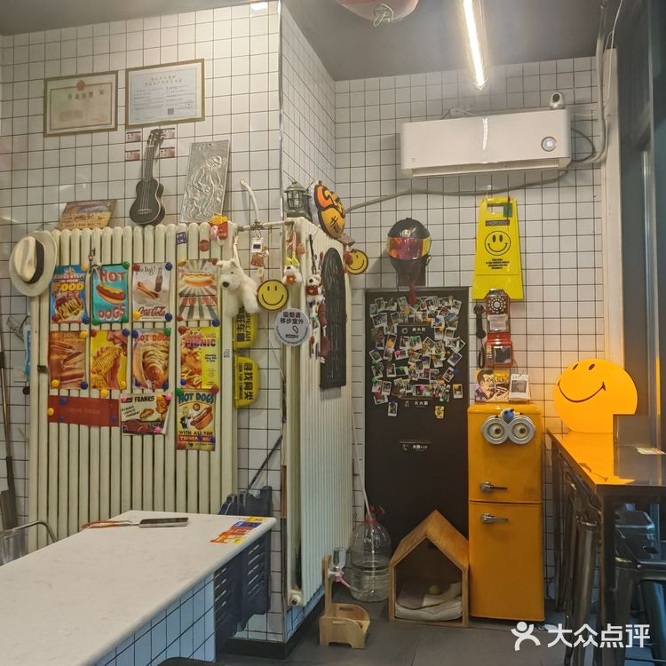 #0元玩转这座城今天来打卡了这家店，一个热狗和一杯柠