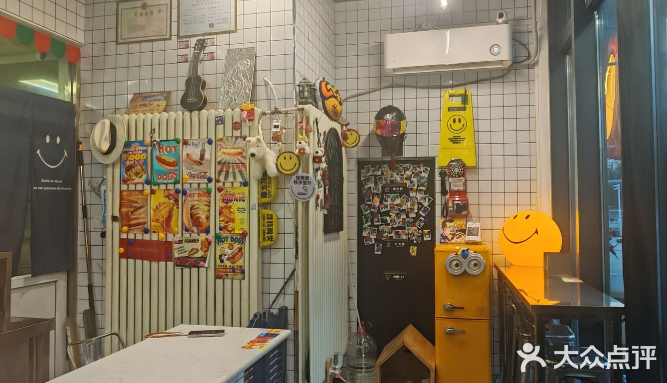#0元玩转这座城今天来打卡了这家店，一个热狗和一杯柠