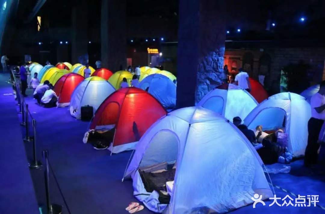 正佳极地海洋世界，打卡180°水晶海底！