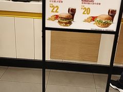 -麦当劳(轻轨曹杨路店)