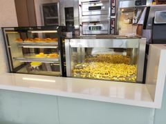 面包甜点陈列柜-椰小咖(亚龙湾东榕美食广场店)