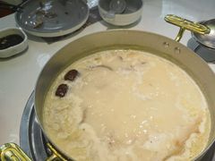 鲜美的浓汤-洪氏嗨捞·广东猪肚鸡·椰子鸡火锅(西咸万象城店)