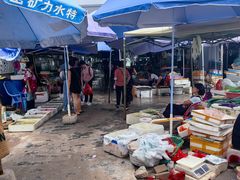 -霞涌市场海鲜摆卖区