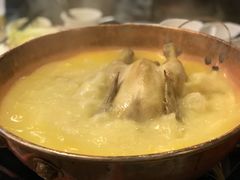 -鲜入围煮花胶鸡海鲜火锅