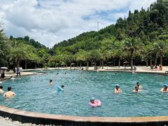 -腾冲洞山温泉村