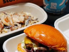 松露菌菇奶酪牛肉汉堡-JPG canteen(广州寺右公馆店)