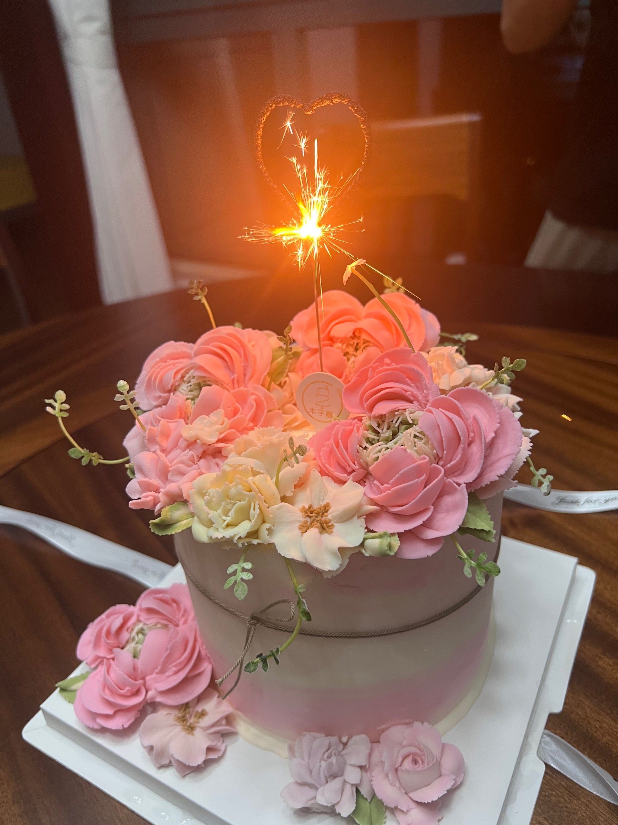 果然没让我失望,一款颜值超高的蛋糕,裱花