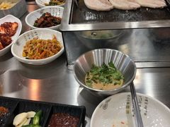 -牛信亭韩国料理·炭火烤肉(紫藤路店)
