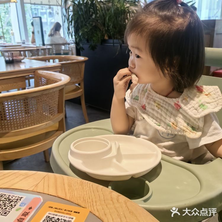 小饭搭子的快乐进餐时光