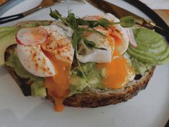 牛油果温泉蛋吐司-O'mills Sourdough Bakery&Bistro(永嘉路店)