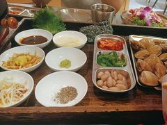 -围炉肉舍•炭烤活鳗•丹东海鲜烤肉(步行街店)