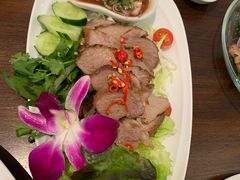 -Chom Cafe and Restaurant