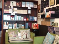 卡座-武汉境自在書店