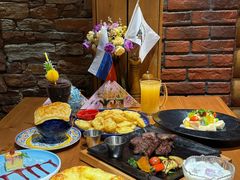 -米德维奇俄式西餐厅(西六道街店)