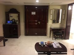 -深圳富苑皇冠假日套房酒店
