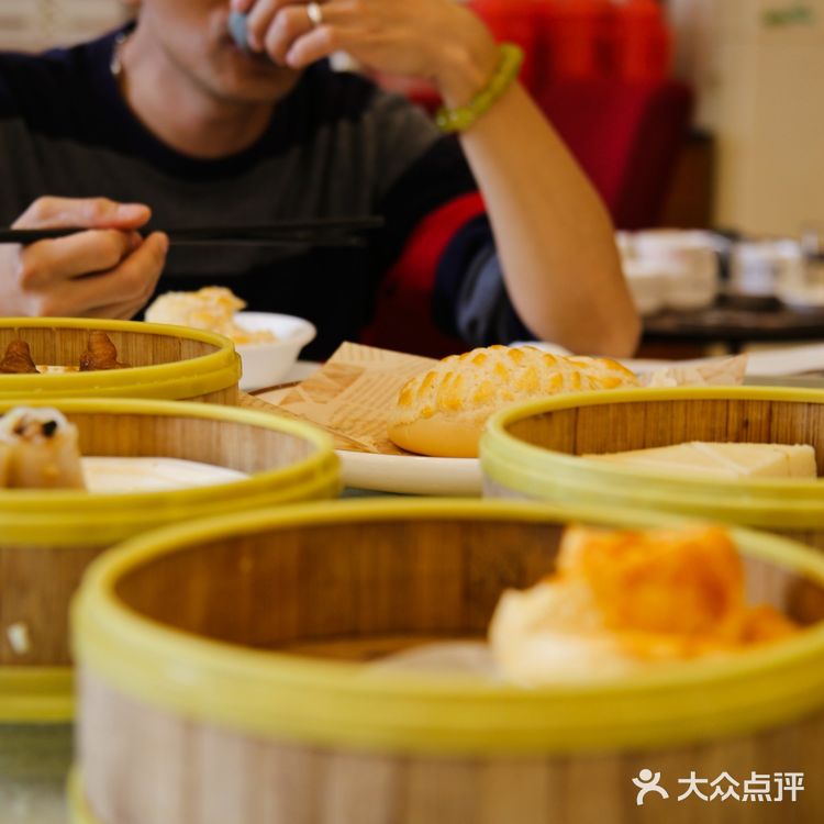 一百元五个人的中式咖啡，有山有水有金鱼