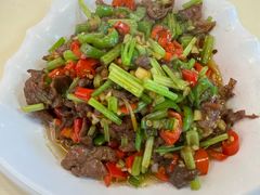 小炒黄牛肉-江湖亮亮蒸虾大排档烤全羊清真(武汉总店)