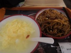 -十三朝牛馍王擀面皮(骡马市店)