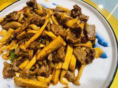 茶树菇炒牛肉-大师傅金奖啤酒鱼(西街口总店)