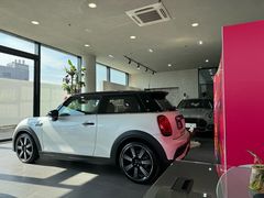 -上海宝诚中环BMW·MINI4S店
