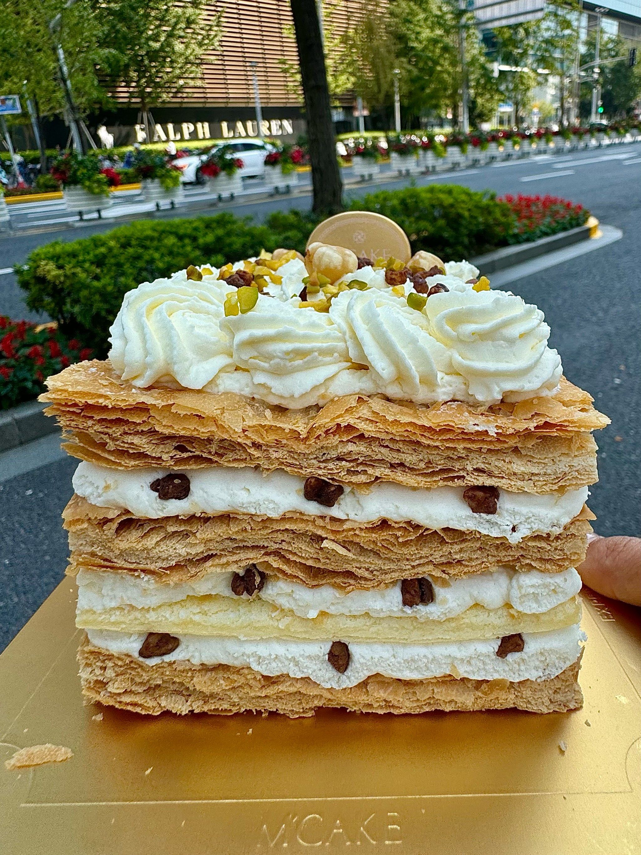 上海第一拿破仑蛋糕!吼吼吃!