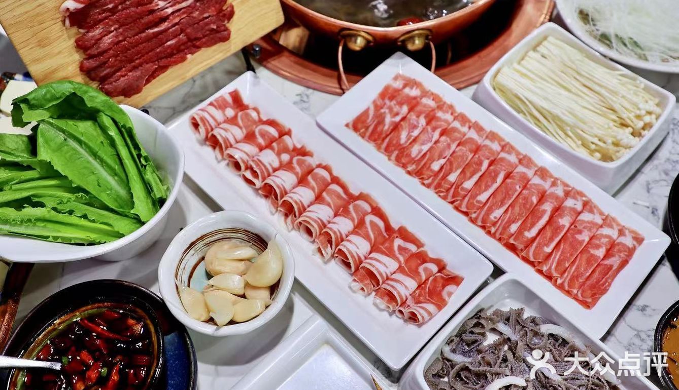 要说最解馋，还是得咱地道的铜锅涮肉