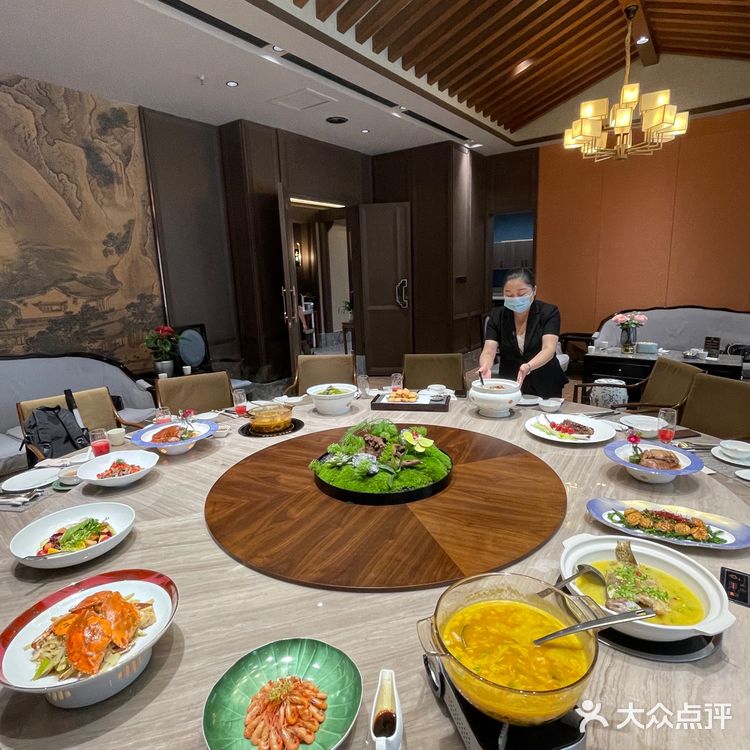 光谷创业街高大上却人均较低的东家院子，请客有面有里！