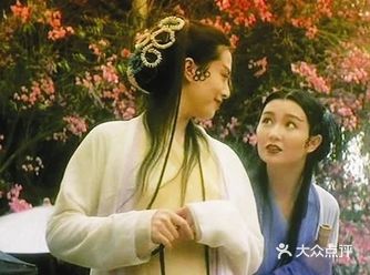 张曼玉已久不见芳踪. 这万丈红尘，已换了人间。幸好