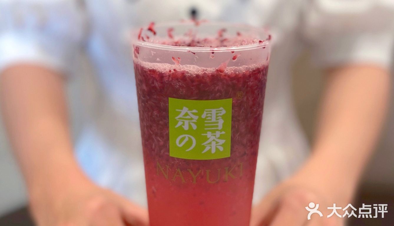 好喝的霸气杨梅又回归啦，快来买杯快乐肥宅水