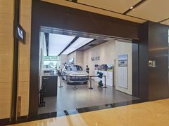 -理想汽车(世纪汇店)