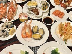 -广州万富希尔顿酒店·感趣自助餐厅·金秋蟹宴生蚝海鲜刺身