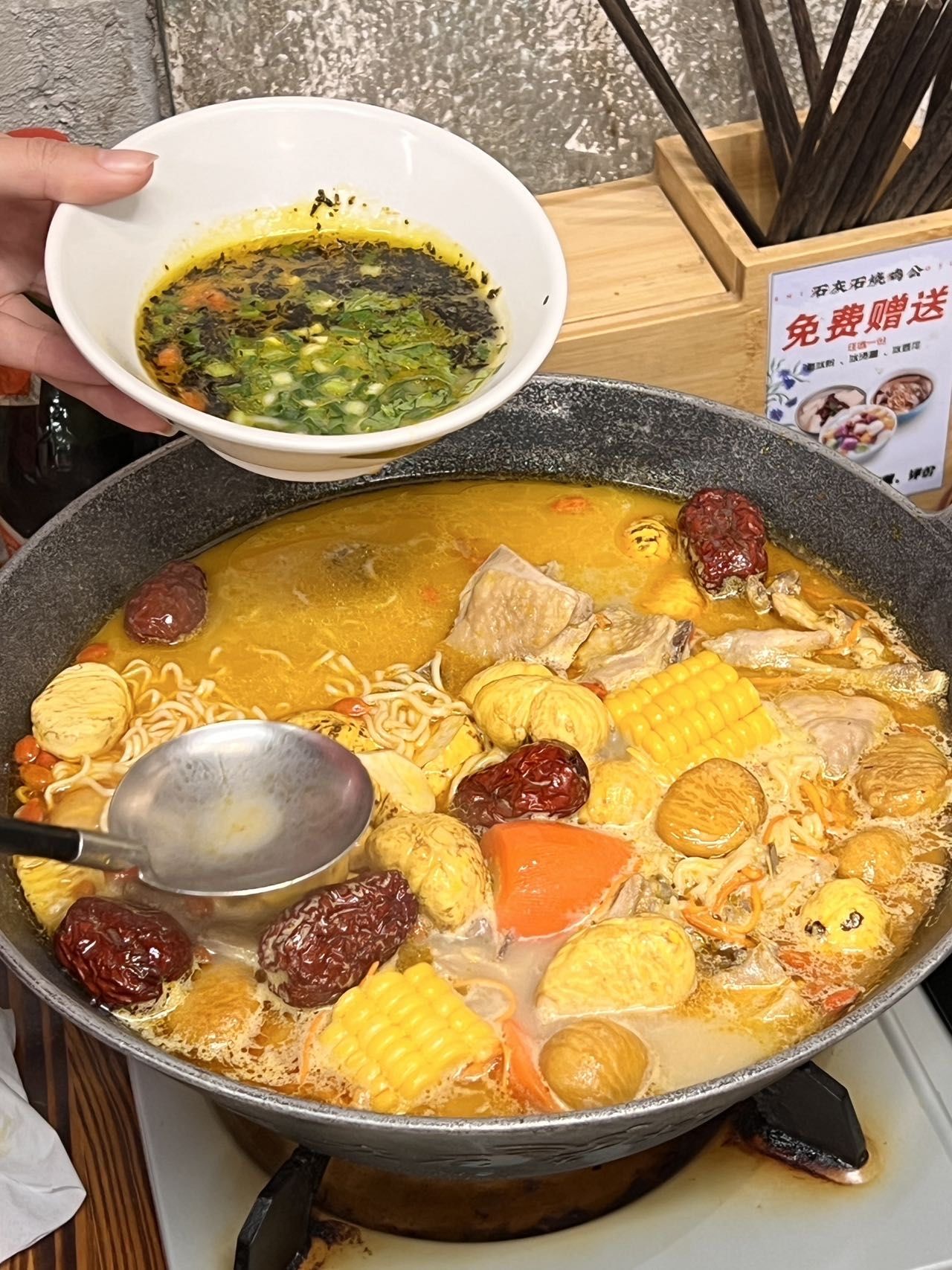 在南京吃到乐山板栗鸡6015一口下去直接香死