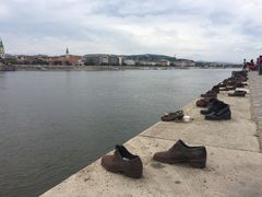 -多瑙河畔鞋履雕塑