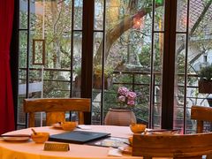 靠窗位-龙门阵茶屋川菜馆(武康路店)