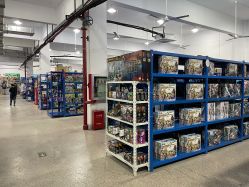 -逝水玩具折扣店