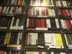 -钟书阁(松江泰晤士小镇店)