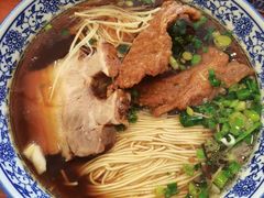 大排焖肉面-伟记奥面馆(养育巷店)