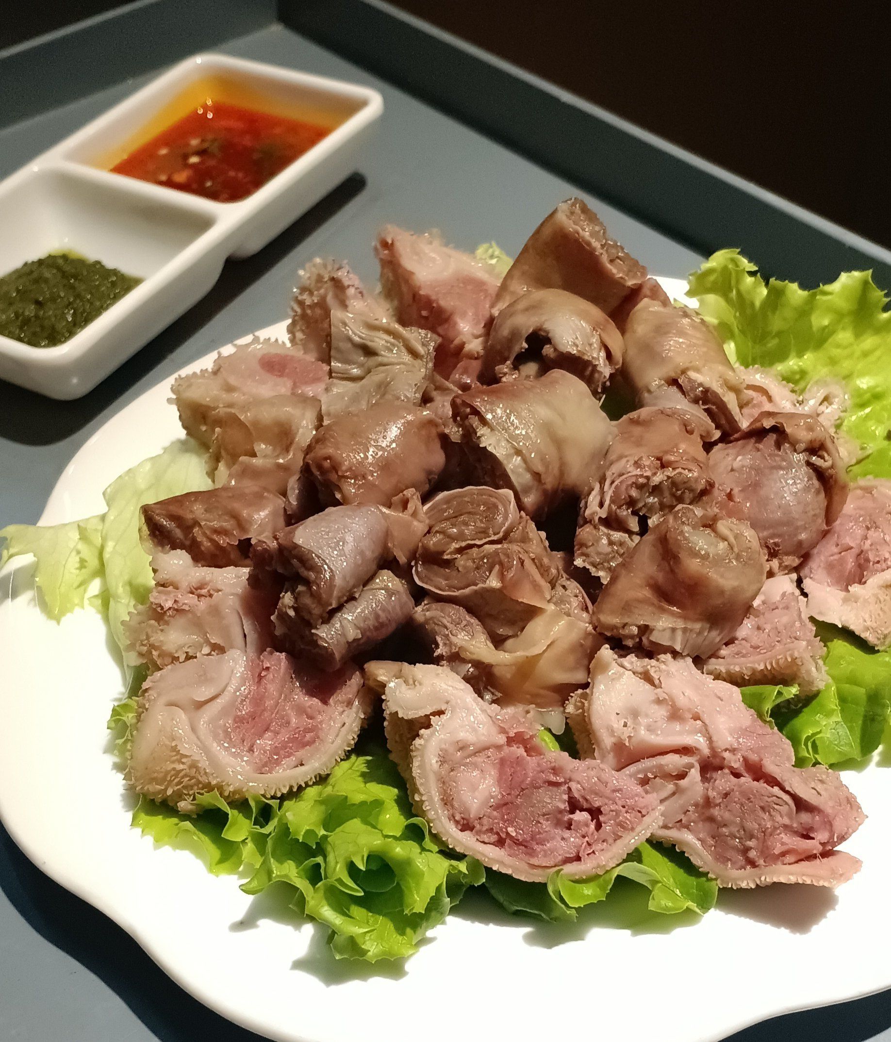 食材新鲜,经济实惠,肚包肉羊肉肠配上韭菜
