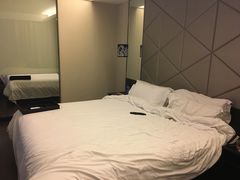 -桔子酒店(上海西藏北路地铁站店)